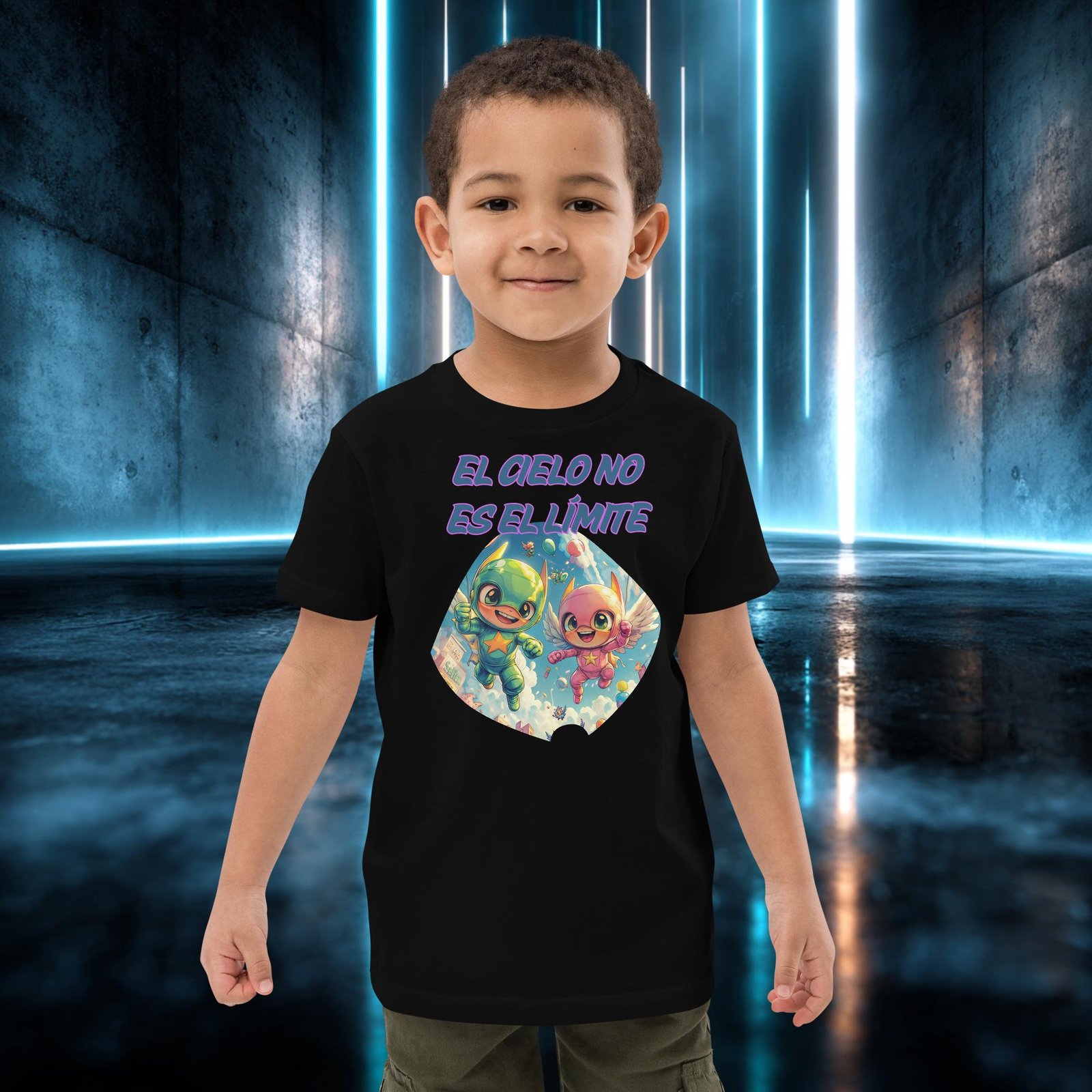 Camiseta infantil orgánica con diseño El Cielo No Es el Límite — detalle del estampado