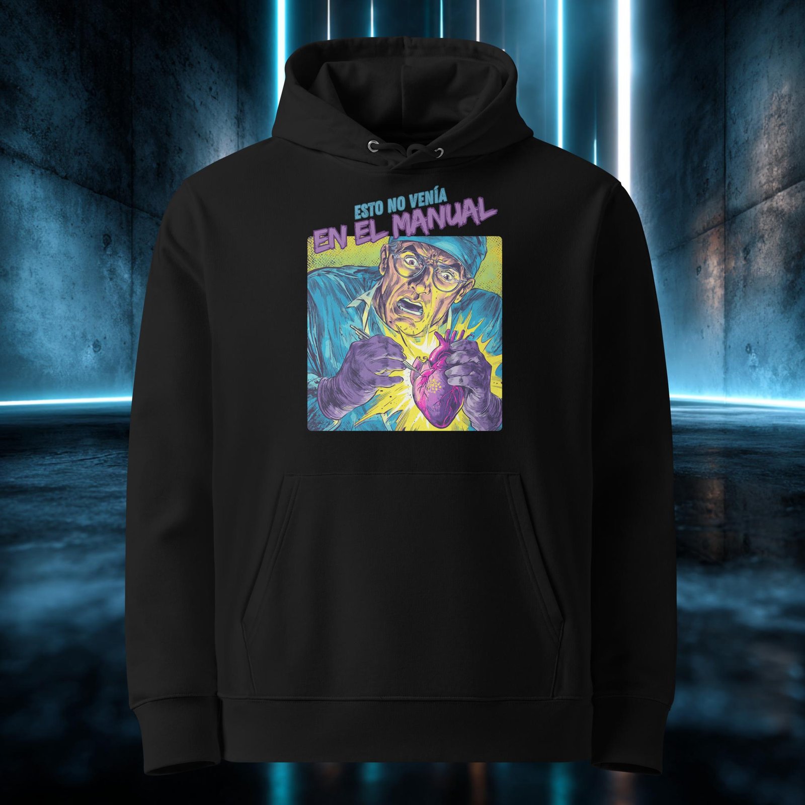 Sudadera orgánica con diseño Esto No Venía en el Manual — detalle del estampado