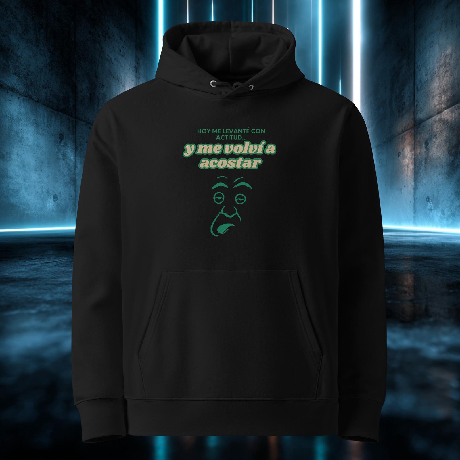 Sudadera orgánica con diseño Me Levanté con Actitud — detalle del estampado