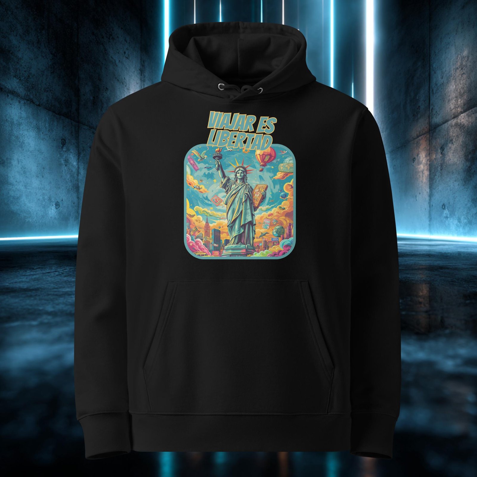 Sudadera orgánica con diseño Viajar Es Libertad — detalle del estampado