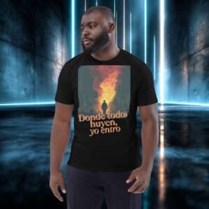 Camiseta orgánica con diseño Donde Todos Huyen, Yo Entro