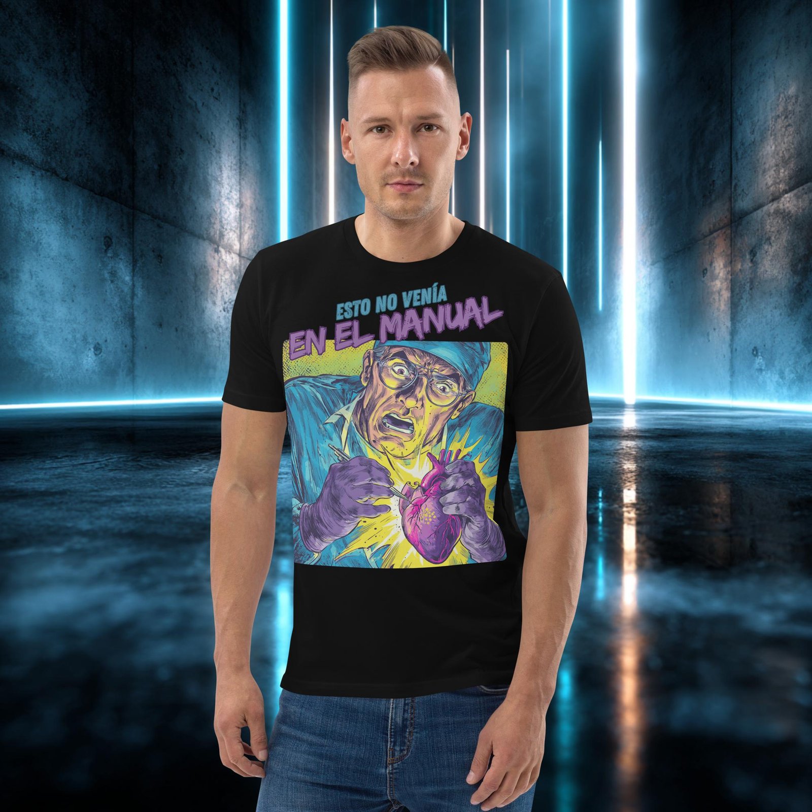 Camiseta orgánica con diseño Esto No Venía en el Manual — detalle del estampado