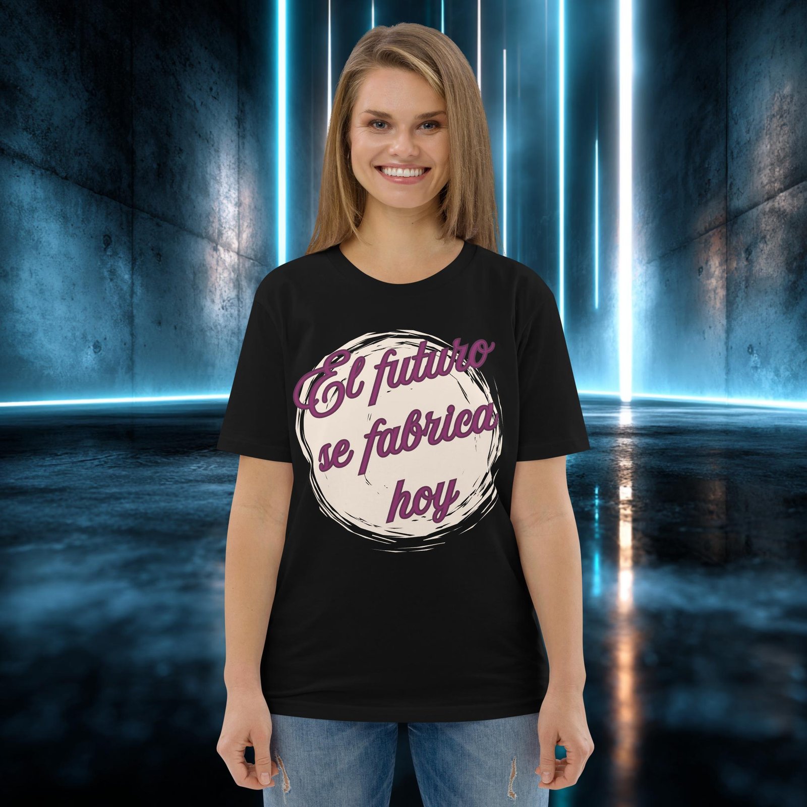 Camiseta orgánica con diseño El Futuro Se Fabrica Hoy — detalle del estampado