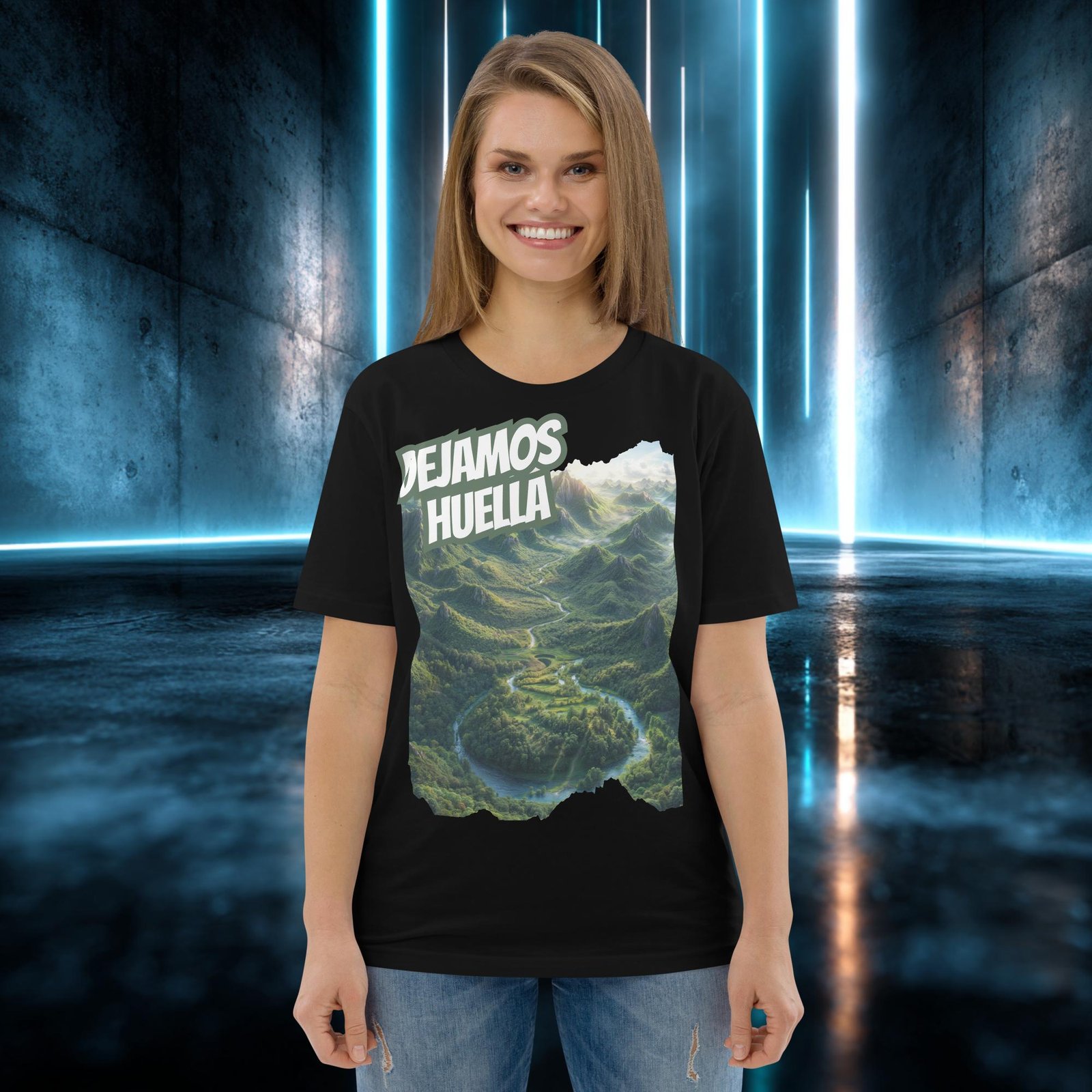 Camiseta orgánica con diseño Dejamos Huella — detalle del estampado