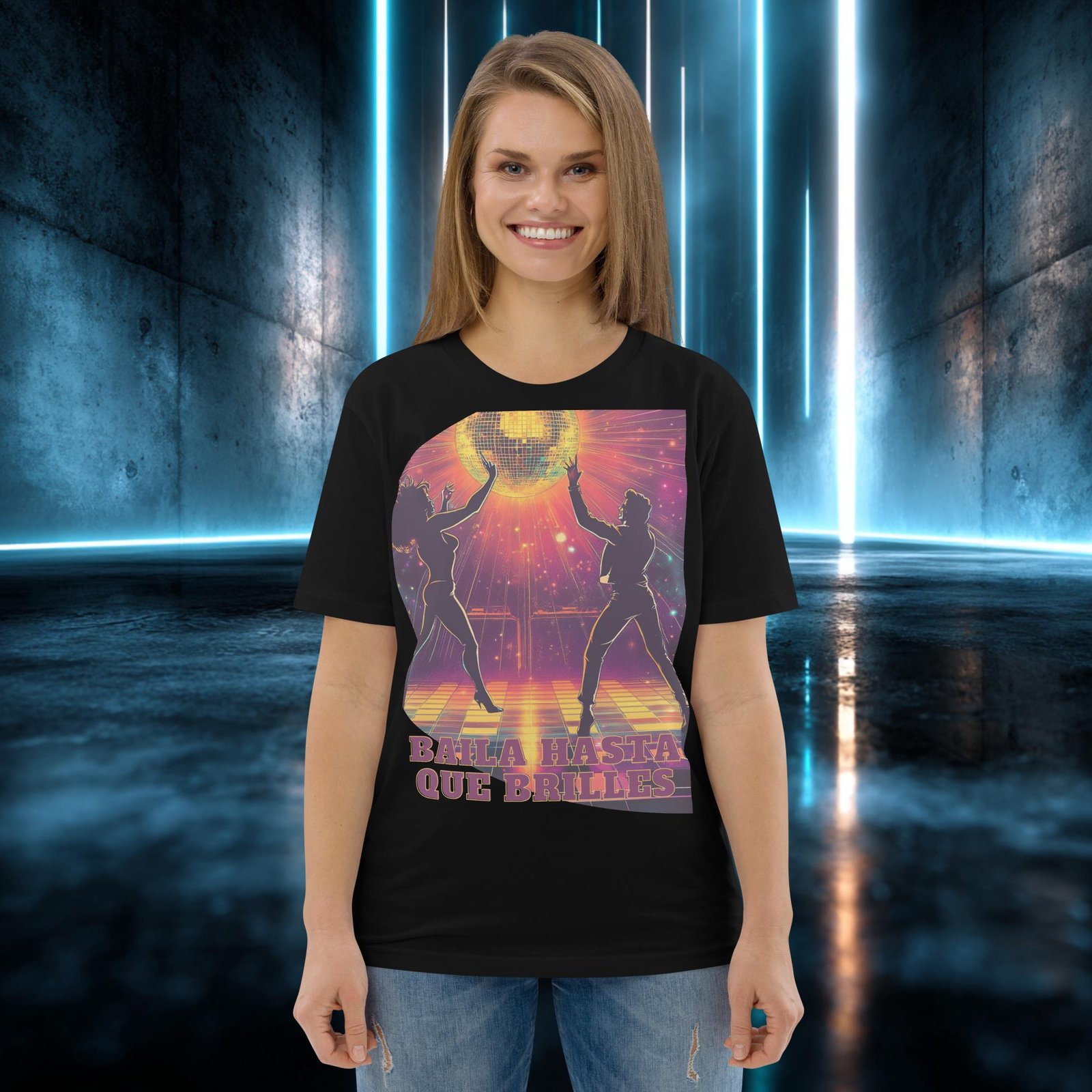 Camiseta orgánica con diseño Baila Hasta que Brilles — detalle del estampado