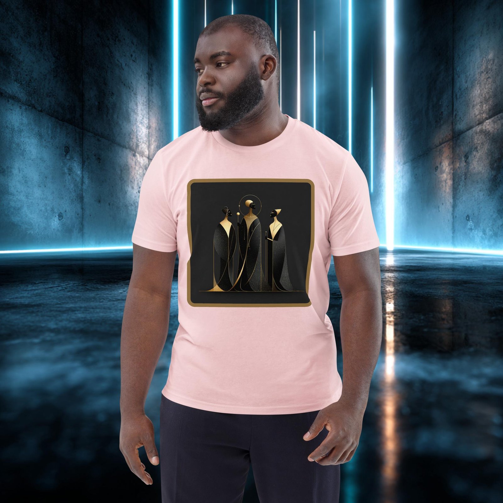 Camiseta orgánica con diseño Tres Siluetas de Oro — color 14