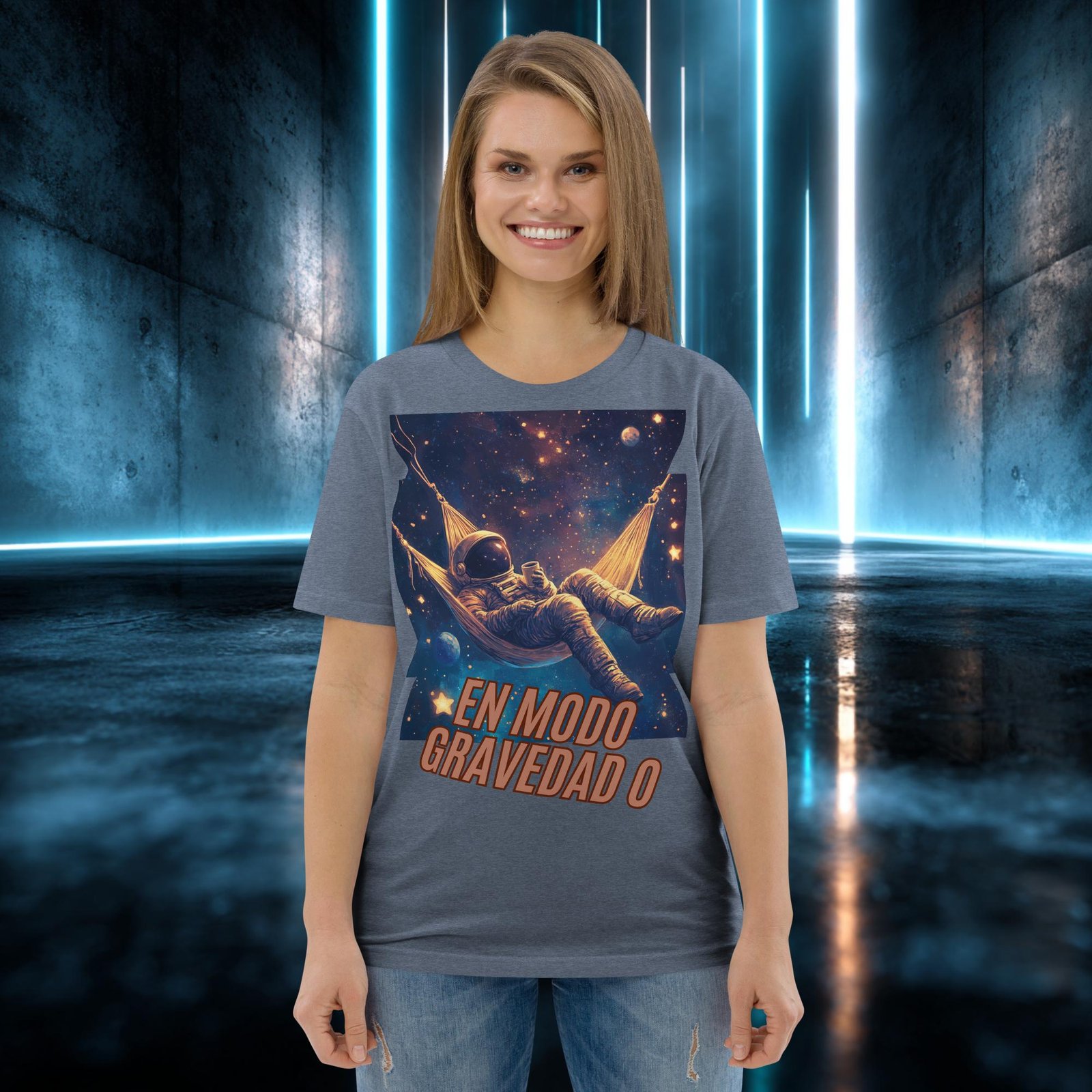 Camiseta orgánica con diseño En Modo Gravedad Cero — color 11