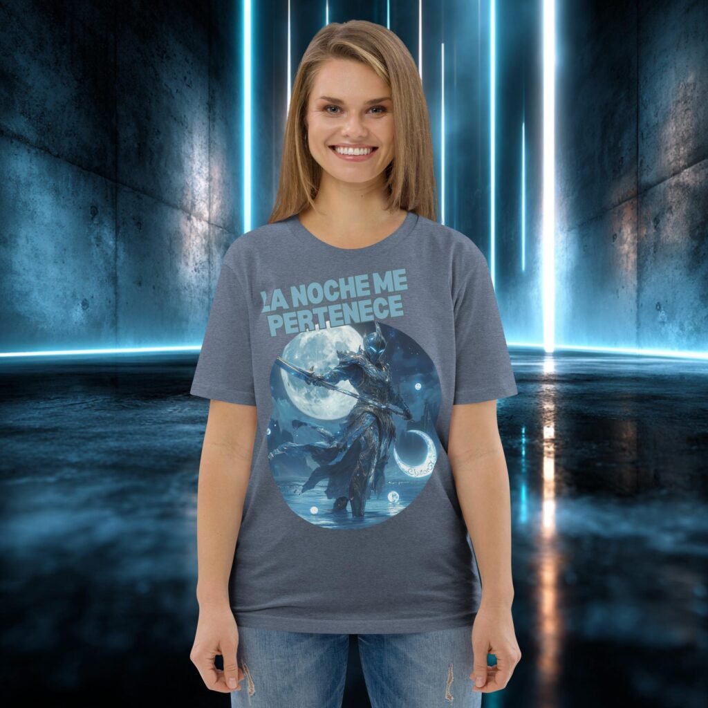 Camiseta orgánica con diseño La Noche Me Pertenece