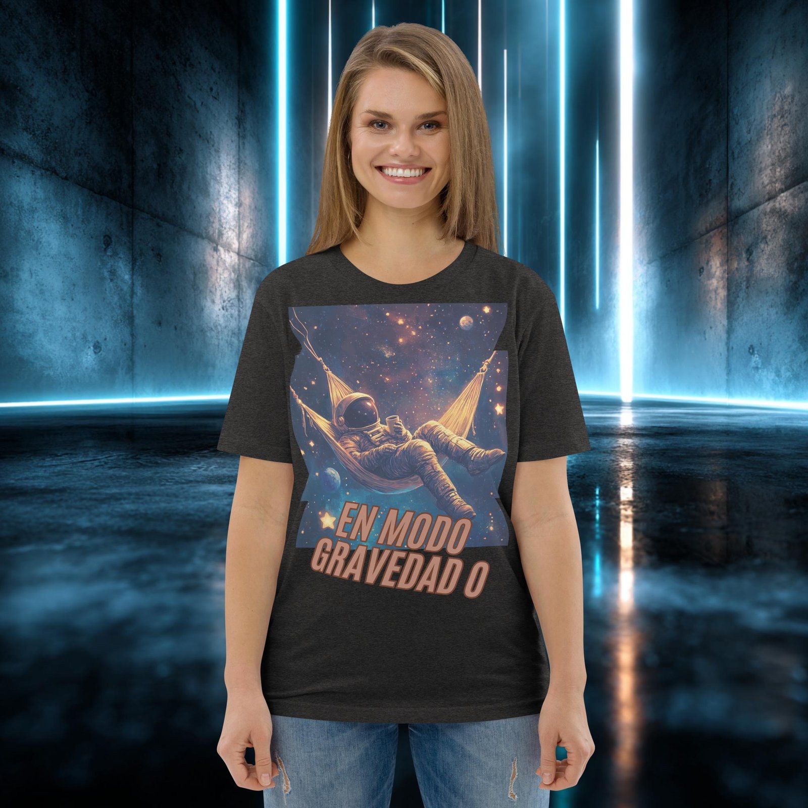 Camiseta orgánica con diseño En Modo Gravedad Cero — color 10