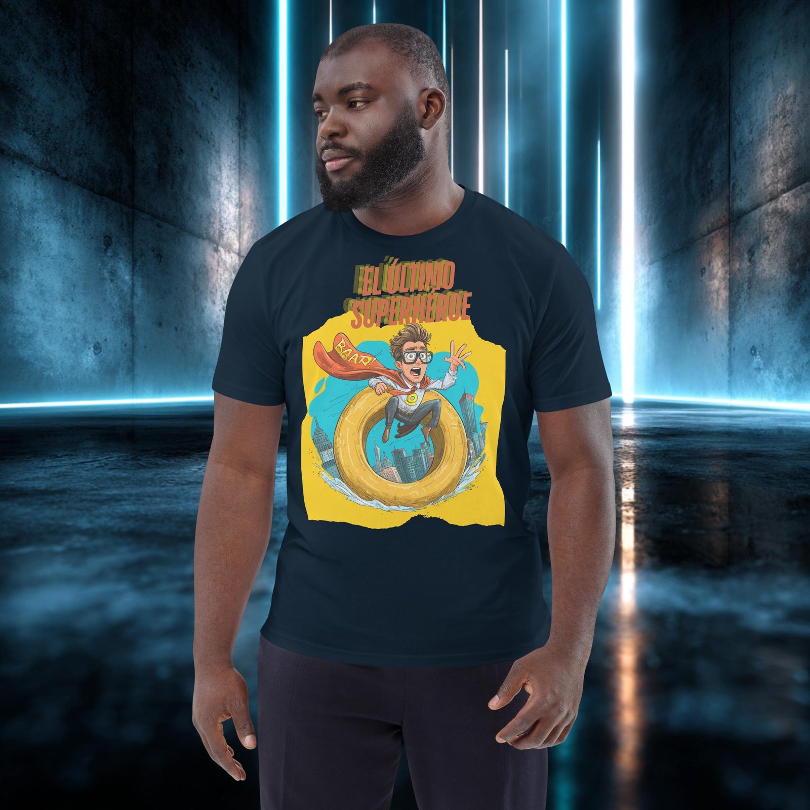 Camiseta orgánica con diseño El Último Superhéroe — detalle del estampado