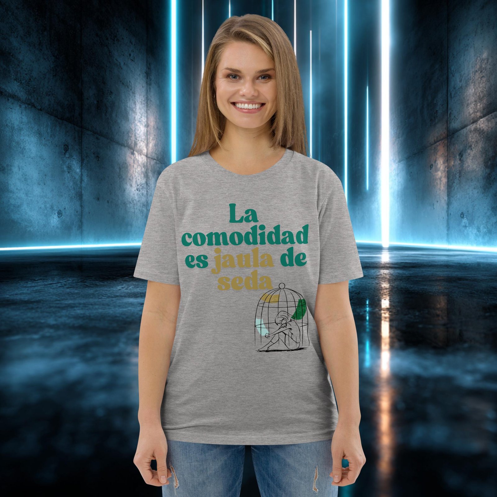 Camiseta orgánica con diseño La Comodidad Es Jaula de Seda — detalle del estampado