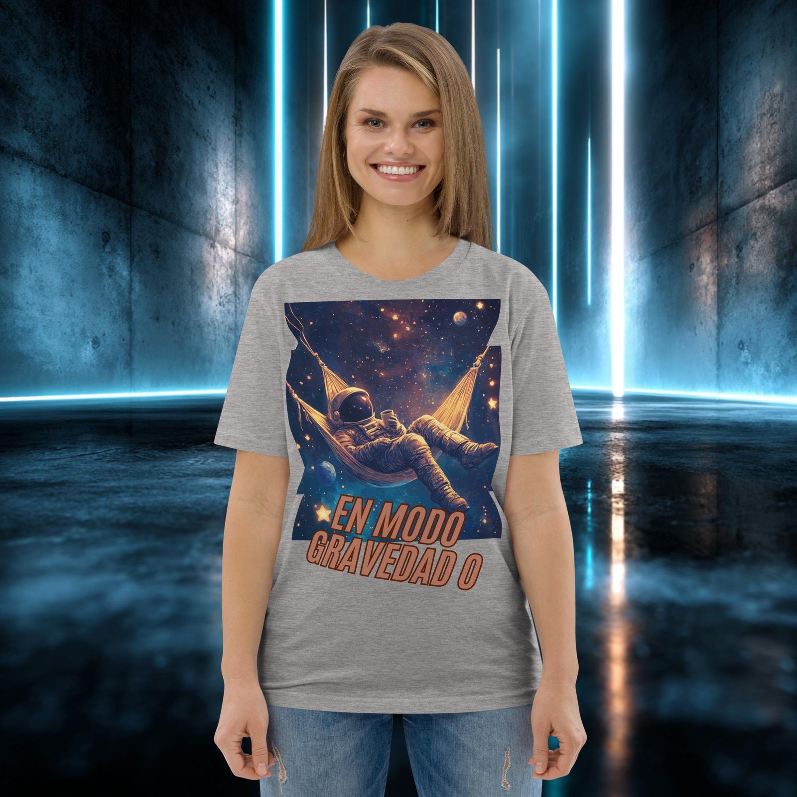 Camiseta orgánica con diseño En Modo Gravedad Cero — color 3