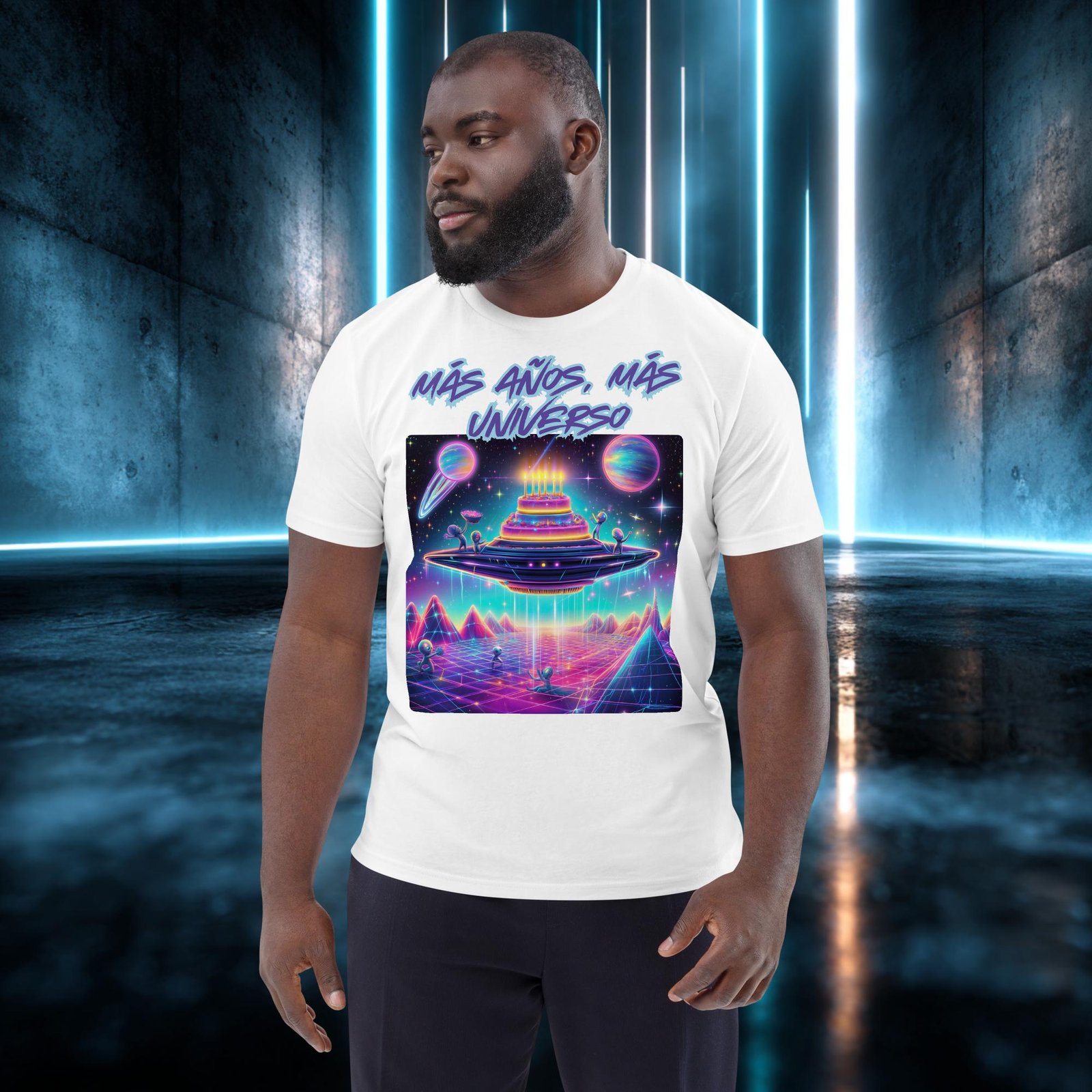 Camiseta orgánica con diseño Más Años, Más Universo — color 4
